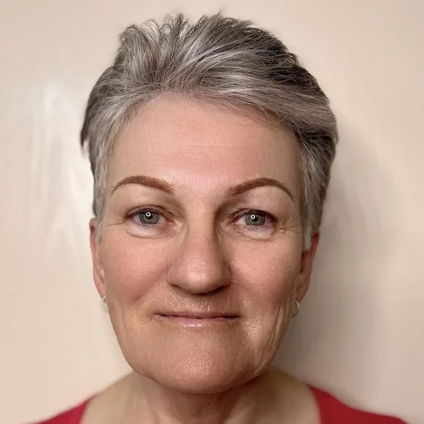 Natural gradient brow by Lauren